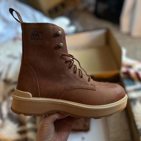 Sorel Hi-Line Lace up Chelsea Boots - Picture 2 of 6